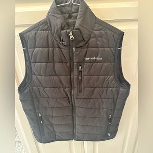 Boys Vineyard Vines black vest size Large